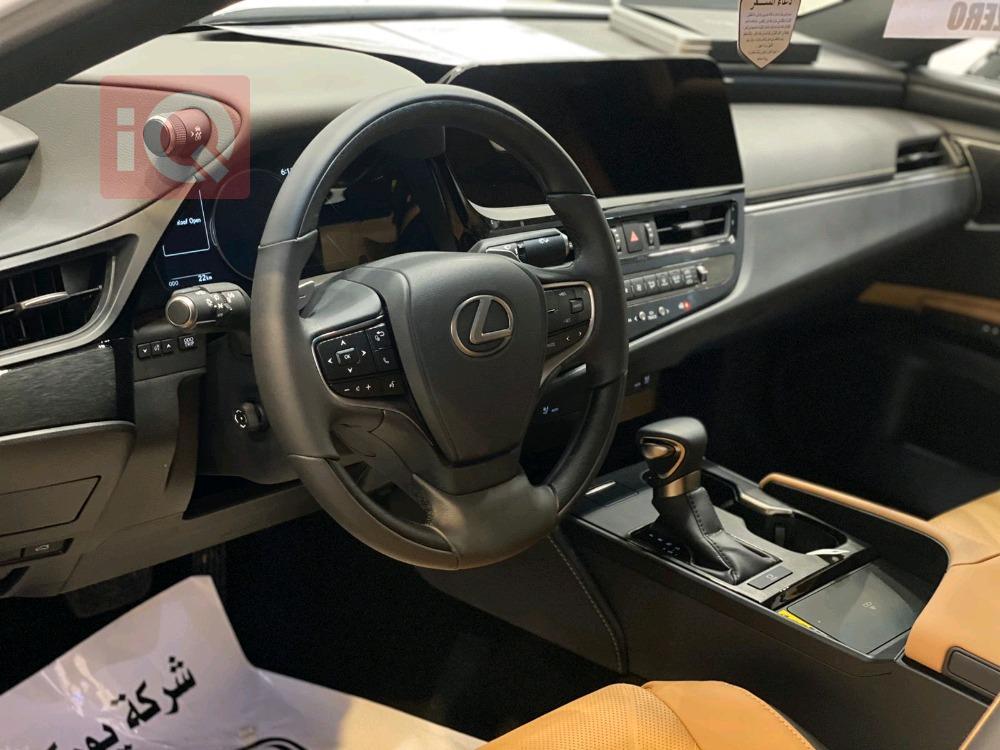 لێکزس ES